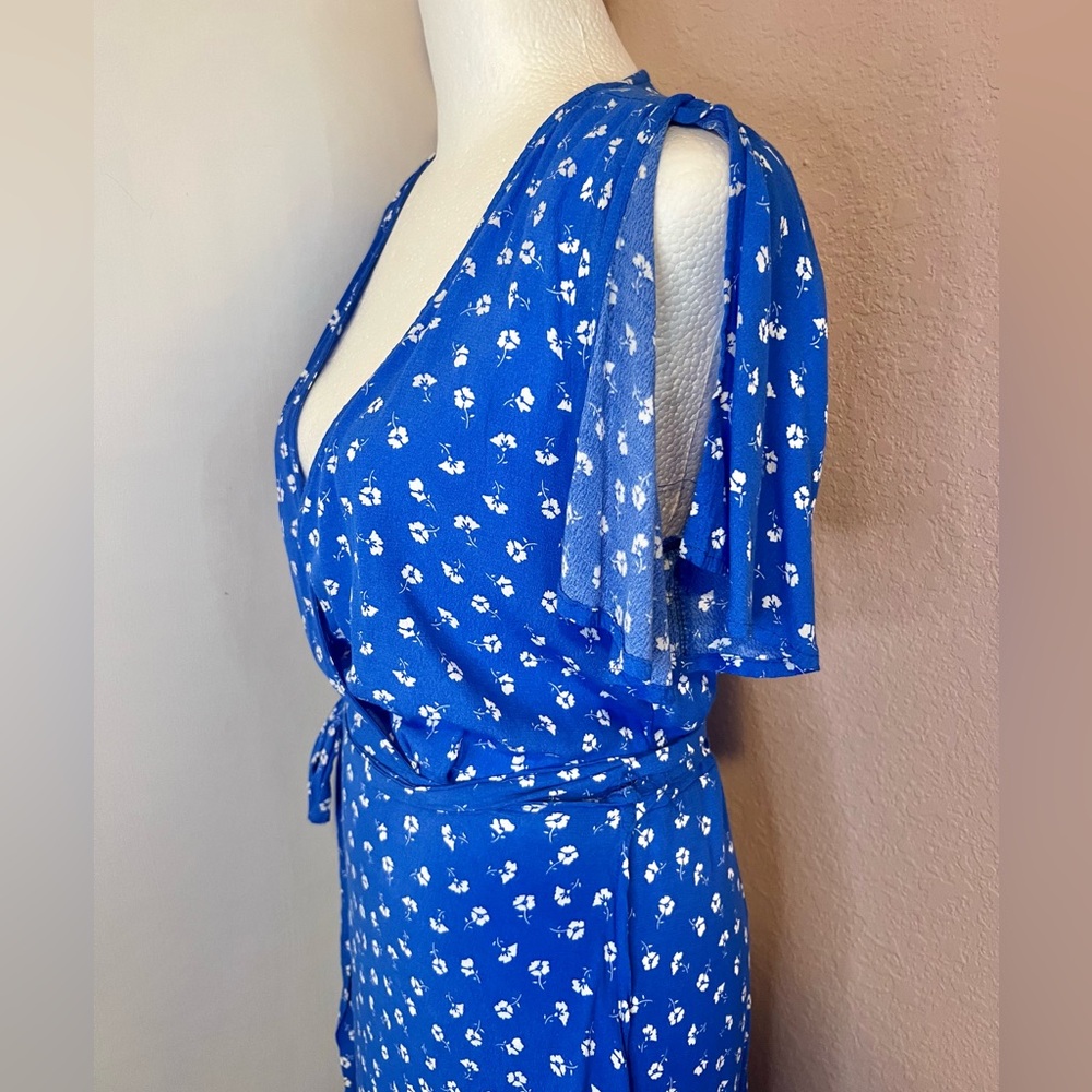 Maretta Blue and White Floral Print Wrap Midi Dress - Picture 9 of 16